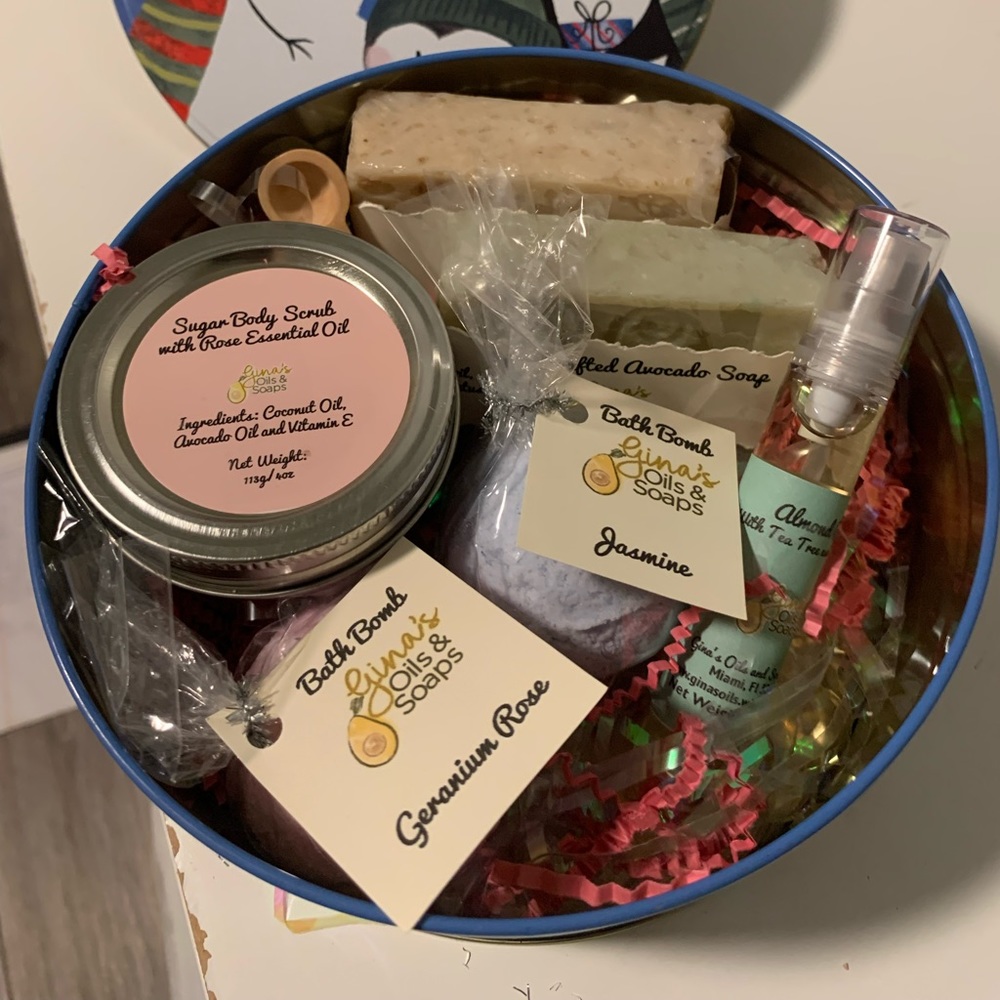 Essential bath gift set